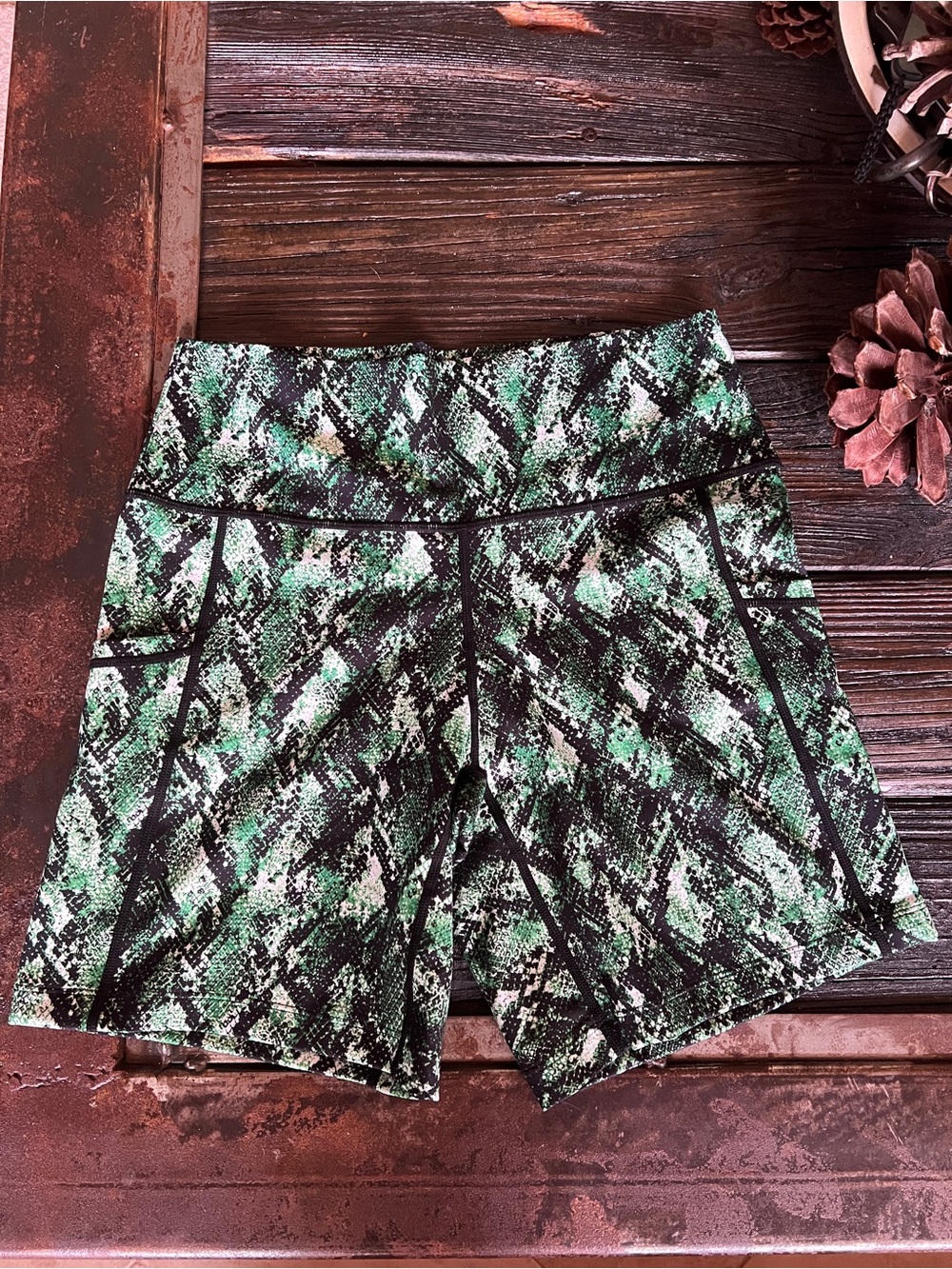 Constantly Varied Gear (CVG) Venom 7” Green Black White Medium Shorts